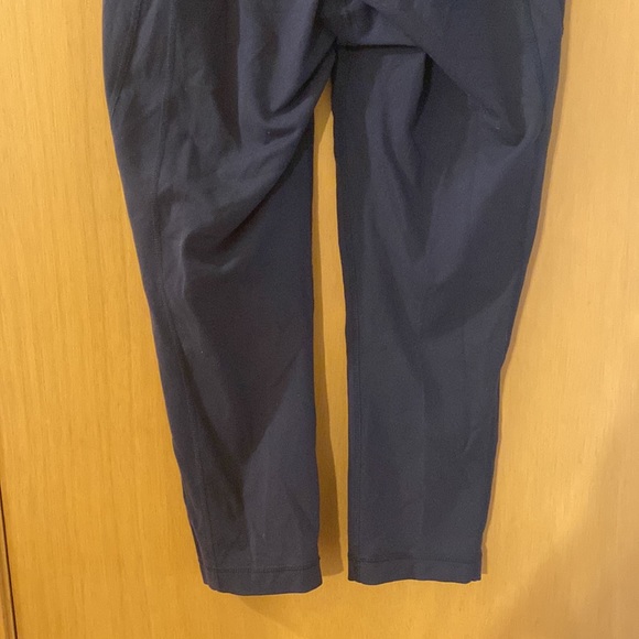 Athleta Revelation Crop Capri Leggings Mid Rise Navy Blue Size Small - Picture 9 of 12